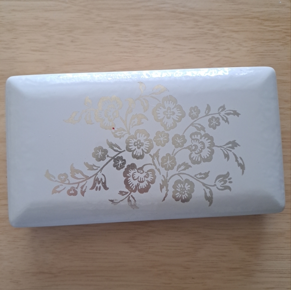 Vintage Mele Cream & Gold Jewlery Case